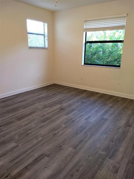 Foto del edificio - 4070 Devenshire Ct