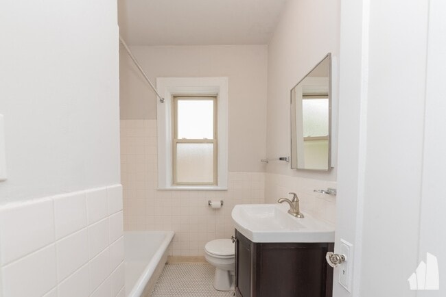 Foto del edificio - 7440 N Artesian Ave