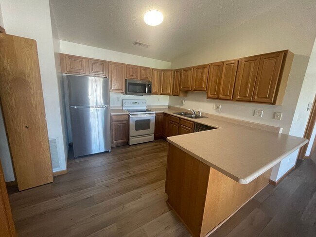 Foto del edificio - AVAILABLE July 2026!!!  2 bedroom, 1 bath condo in charming Oxford!