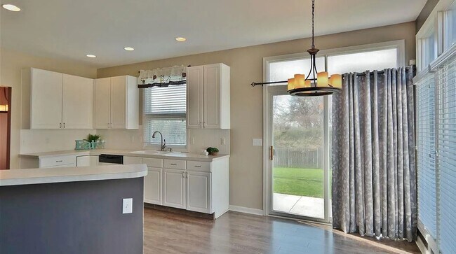 Foto del edificio - Modern 3 Bedroom 4 Bathroom Bellevue Home!
