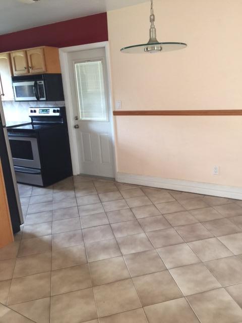 Building Photo - 148 NE Estia Ln