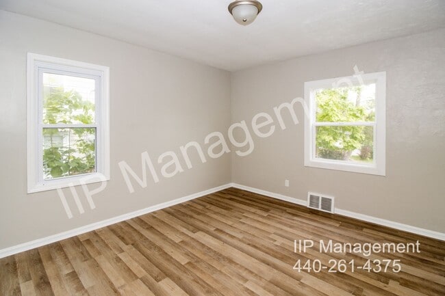Foto del edificio - 2400 Noble Rd