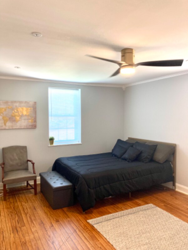 Building Photo - 1315 Dobson St