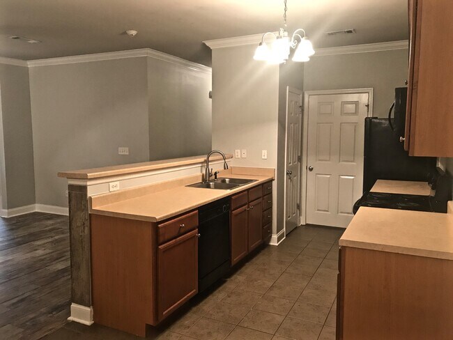 Kitchen - 900 Dean Lee Dr