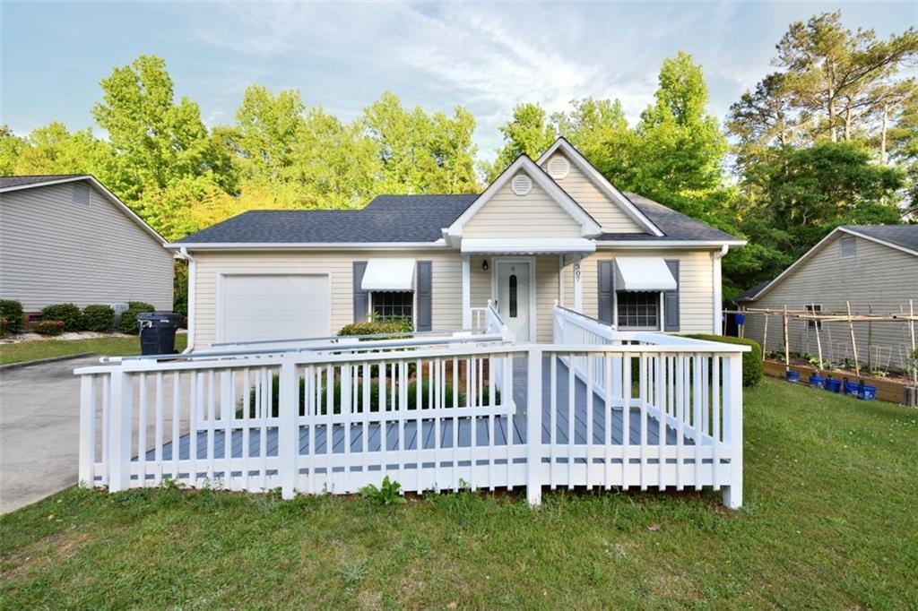 Primary Photo - 307 Queen Dr