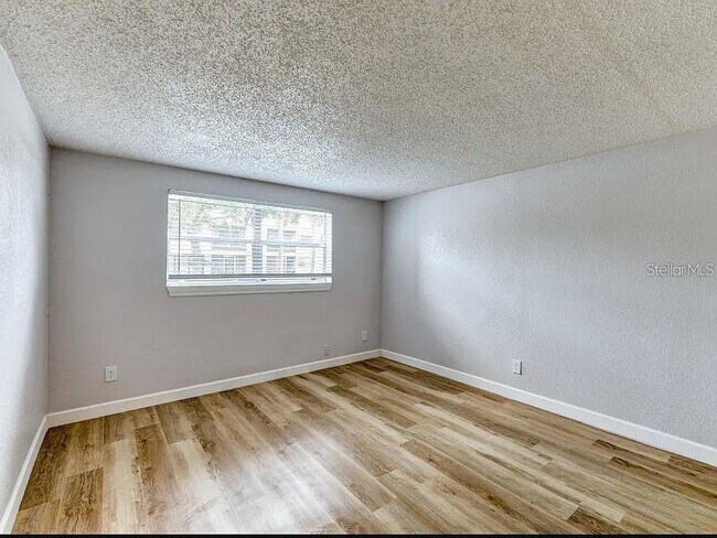 Foto del edificio - 9830 Grace Dr