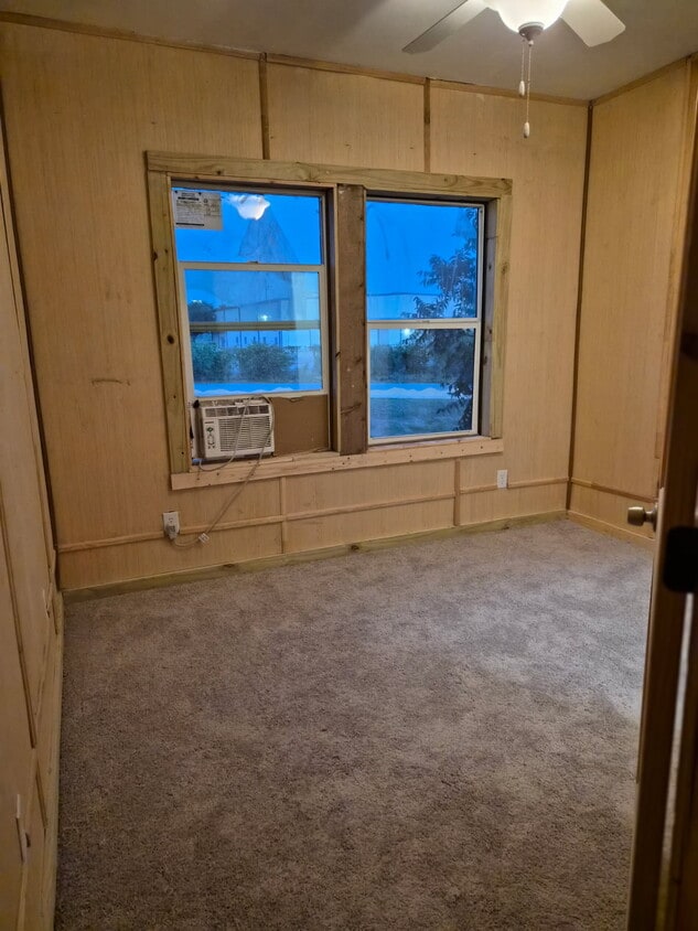 Building Photo - 1206 S Comal