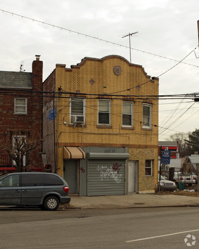 Building Photo - 420 Sound View Ave