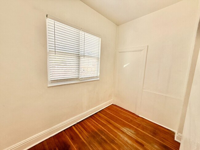Foto del edificio - Gorgeous 1 Bed 1 Bath Apartment in Cap Hill! Available NOW!