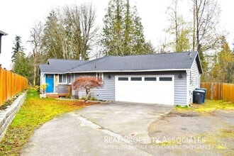 Building Photo - 131 Logan Rd