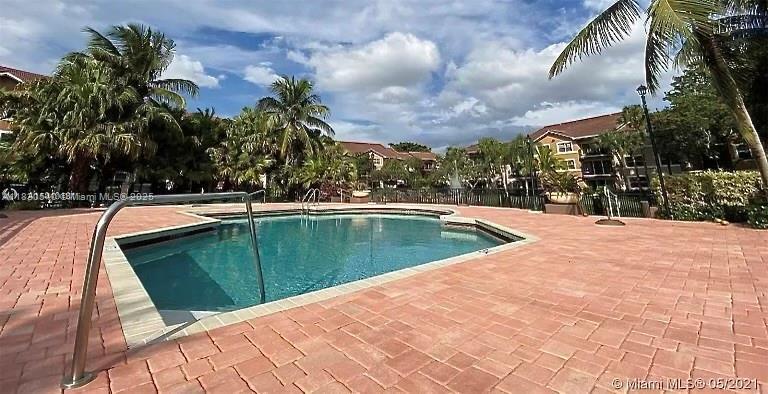 Foto principal - 8955 Wiles Rd