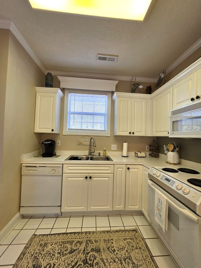 Building Photo - 4231 Hibiscus Dr