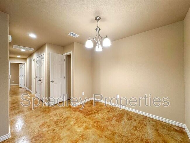 Building Photo - 912A Mason Dr