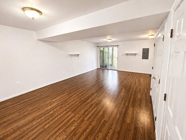 Foto del edificio - 6726 Emmanuel Ct