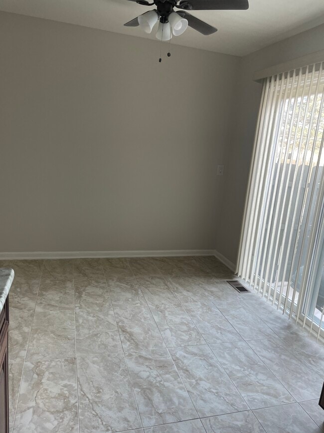 Building Photo - 36614 Park Place Dr