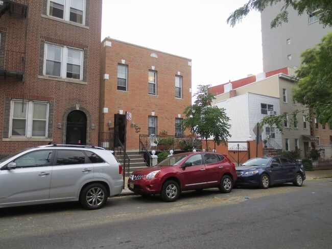 Building Photo - 188 19th St