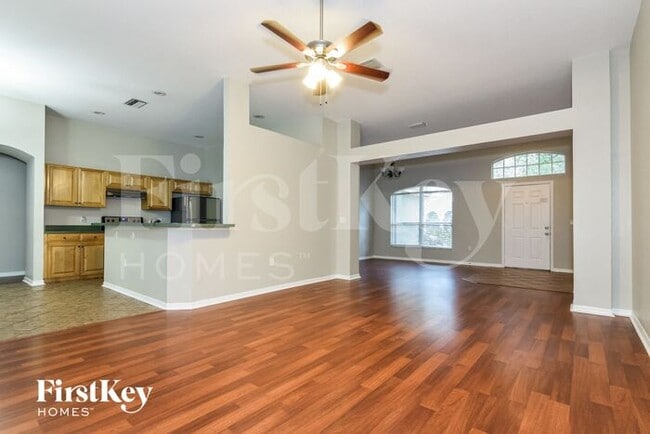 Foto del edificio - 3706 Treeline Dr