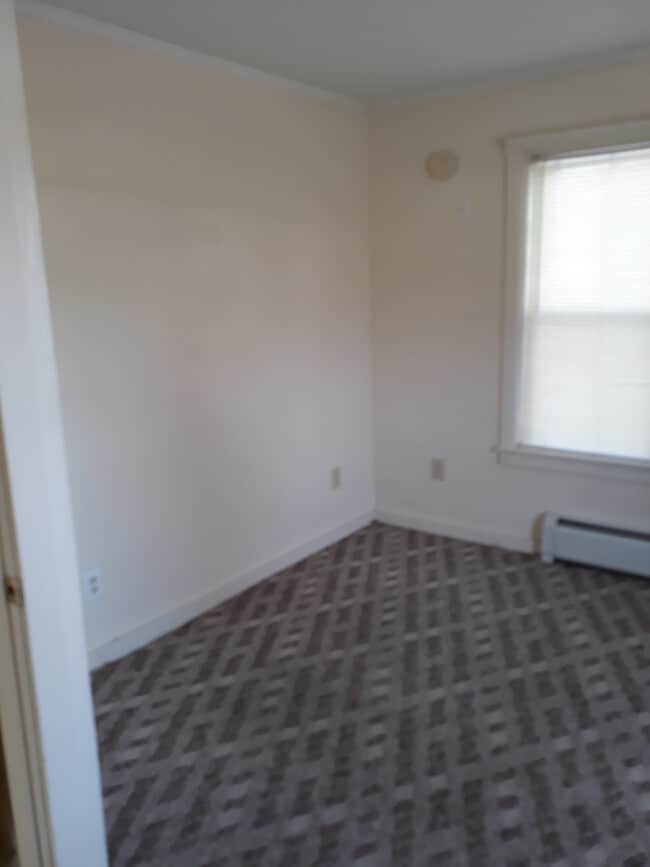Building Photo - 83 Elkins St