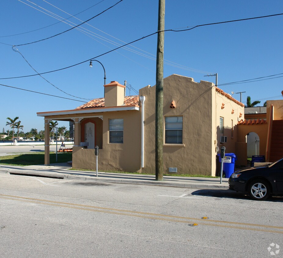 Building Photo - 345 Monroe St