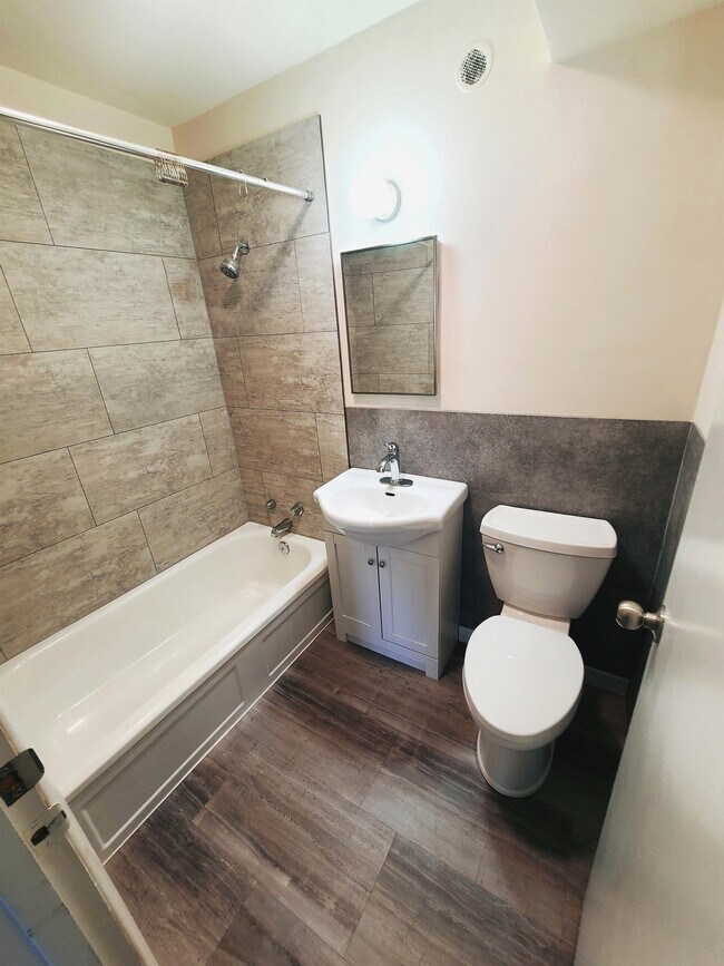 Photo du bâtiment - 1910 Main St