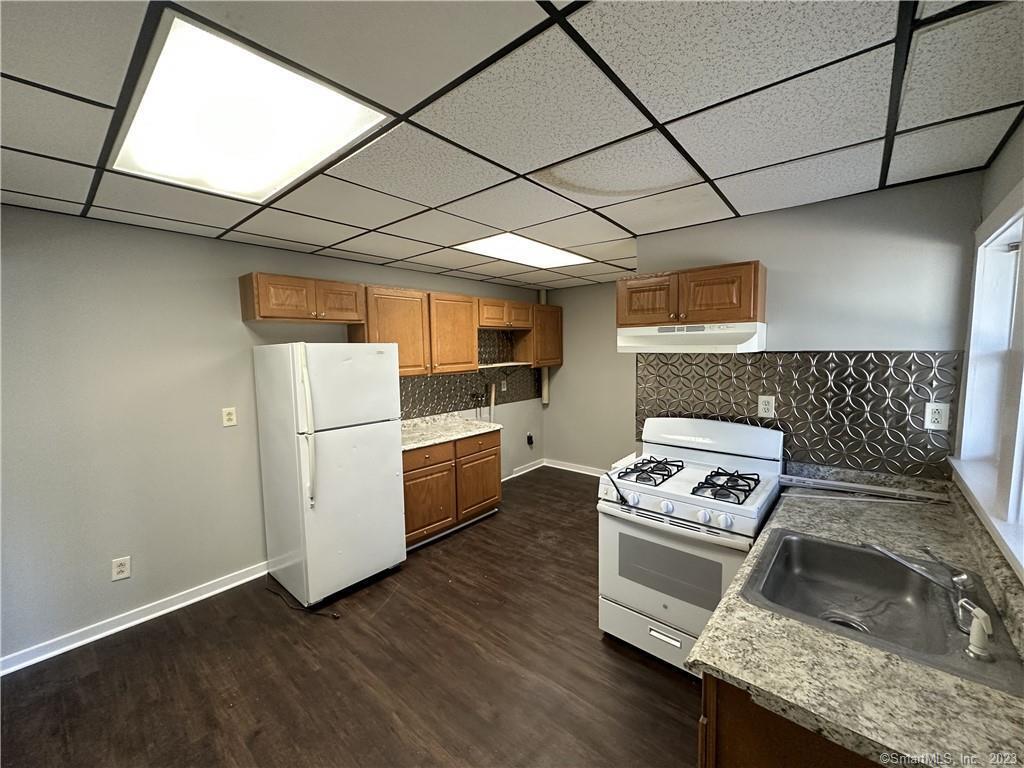 2375 Barnum Ave Unit 3, Stratford, CT 06615 Room for Rent in