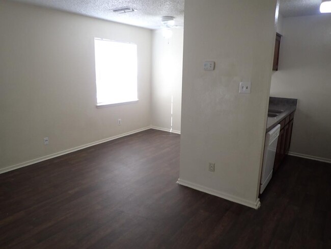 Building Photo - 217 Pine Meadow Dr