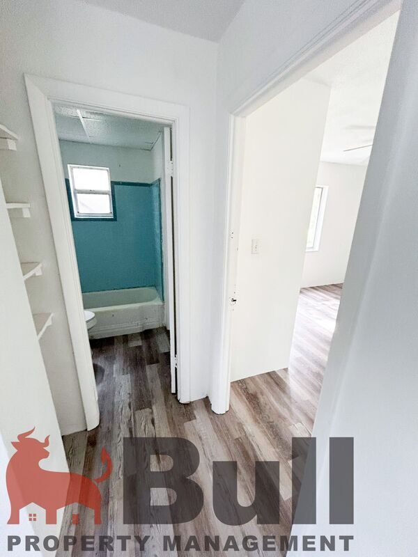 Foto del edificio - 1032 W Jefferson St