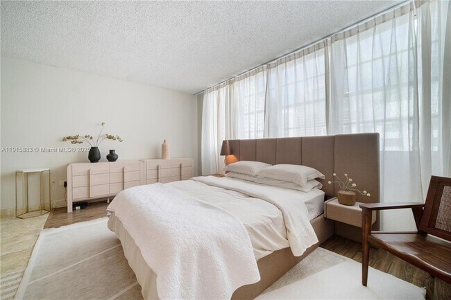 Foto del edificio - 999 Brickell Bay Dr