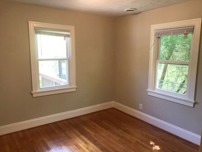 Building Photo - Great 2BR Bungalow in Brookland Park!