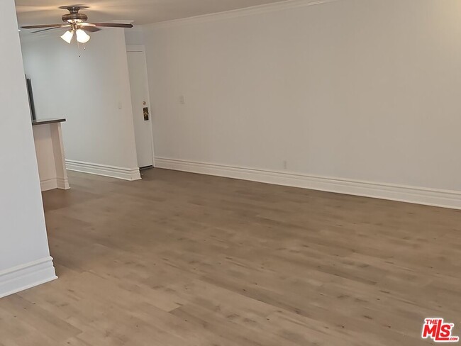 Building Photo - 827 2nd St