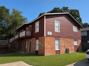 Building Photo - 802 Navidad St