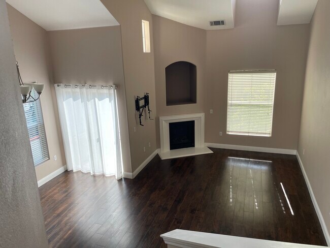Building Photo - 716 Vessona Cir