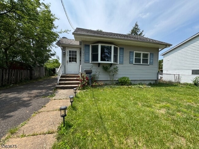 Building Photo - 636 Linden Ave