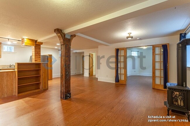 Building Photo - 131 SE 30th Pl
