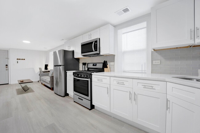 Building Photo - 1226 W 31st Pl