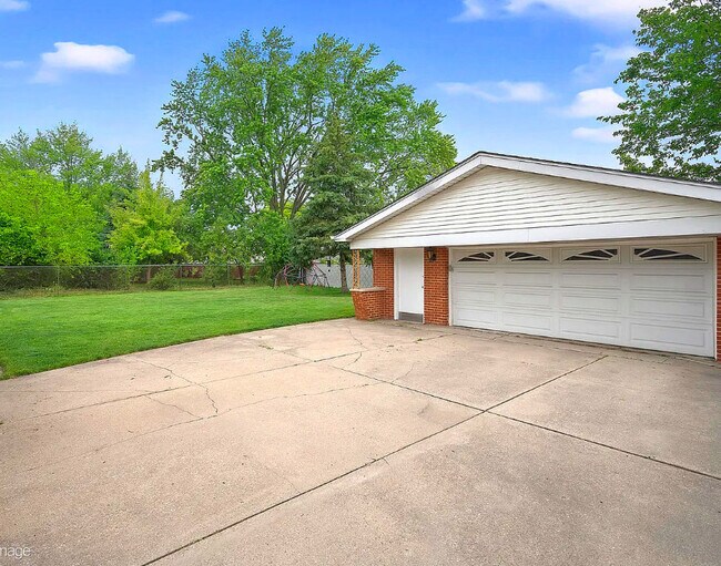 Foto del edificio - 15W644 Patricia Ln