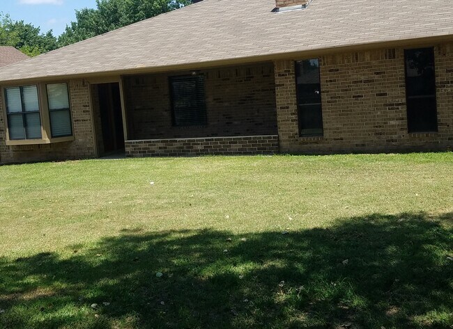 Building Photo - 13105 Eastridge Dr