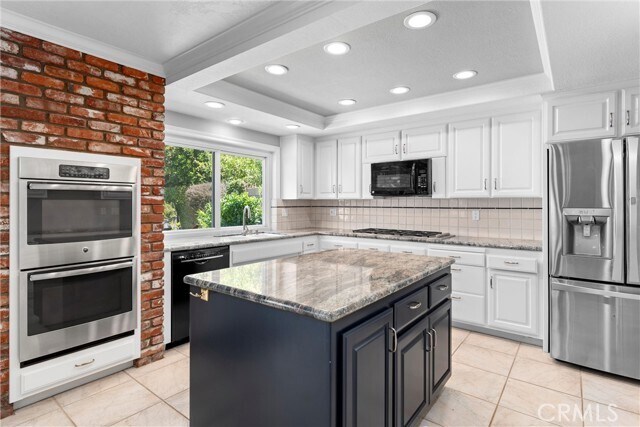 Building Photo - 8831 Cliffside Dr