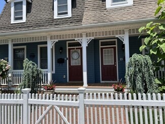 Building Photo - 15 Maple St