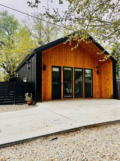 Building Photo - 717 Loma St