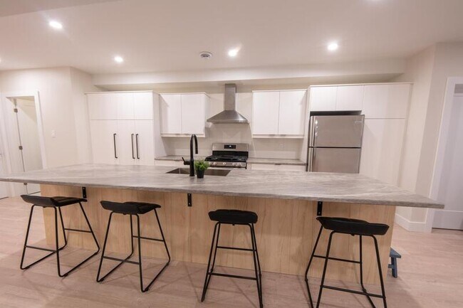 Photo du bâtiment - Student Rental: 130 Chippewa Avenue