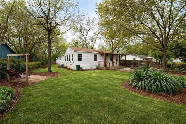 Foto del edificio - 4611 Milburn Ln