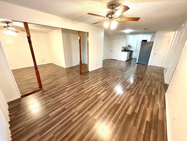 Building Photo - 5403 San Benito Dr