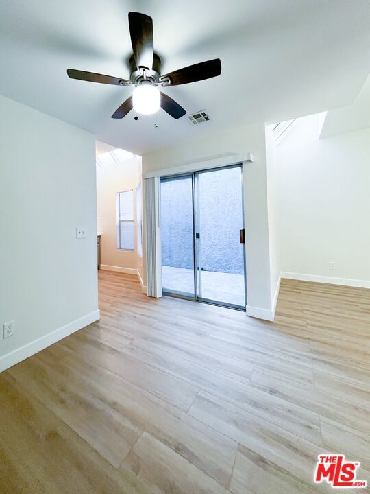 Foto del edificio - 9939 Topanga Canyon Blvd