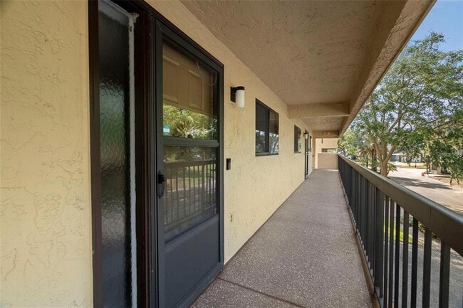 Building Photo - 1817 Golf View Dr