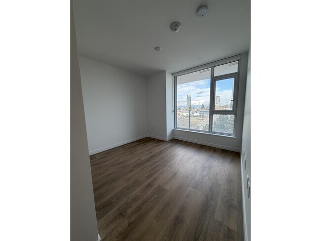 Photo du bâtiment - 13738 Central Ave