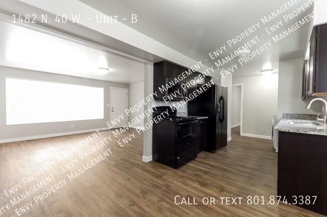 Building Photo - Beautiful Newly Renovated 2 Bed/1 Bath Uni...