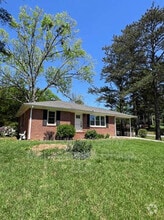 Building Photo - 2189 Clearwater Dr SE