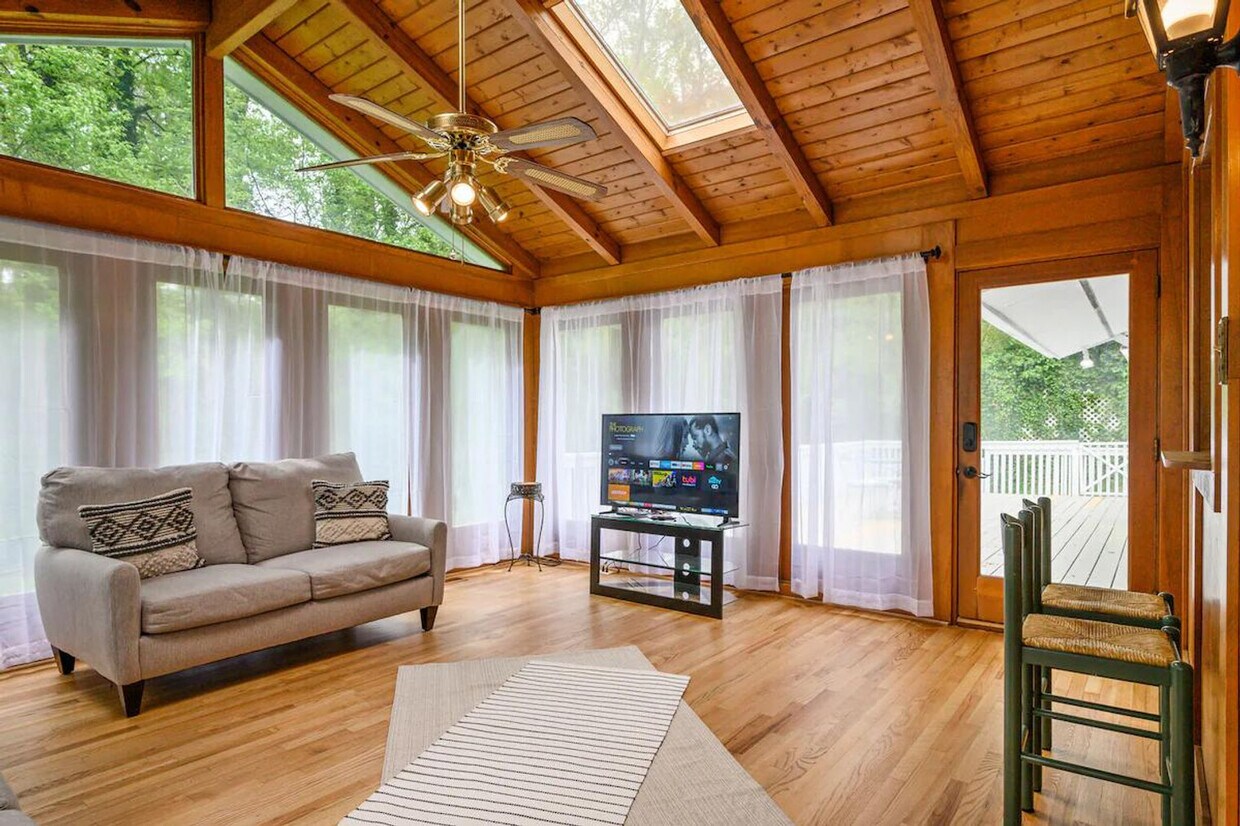 Foto principal - 2450 Weatherford Ct