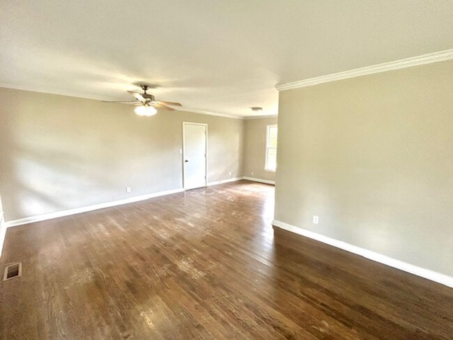 Building Photo - THREE BEDROOM/1 BATH BRICK RANCH - HUNTSVILLE